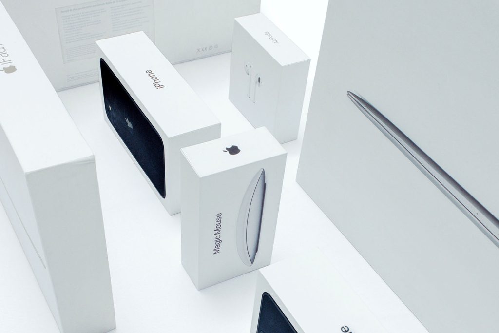 Apple - minimalist visual brand identity